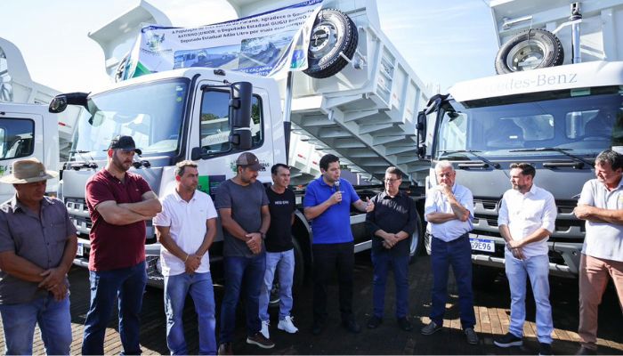 Três Barras - Gugu Bueno destaca maior entrega de maquinários